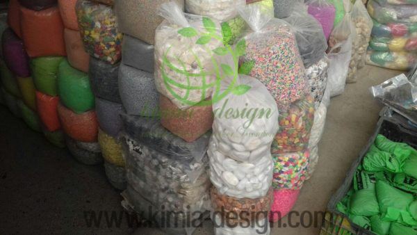 سنگ رودخانه ای رنگی