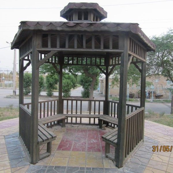 آلاچیق ساخته شده در پارک
