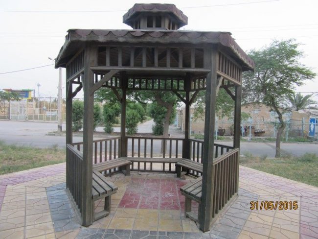 آلاچیق ساخته شده در پارک