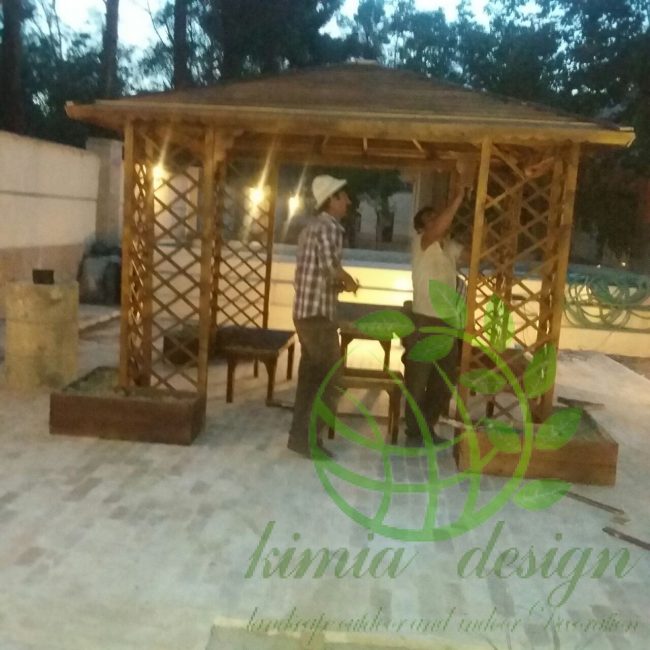 اجرای الاچیق مشبک چوبی