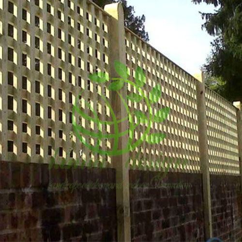 نرده چوبی مشبک مربع