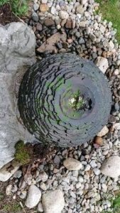 آبنما سنگی کوچک