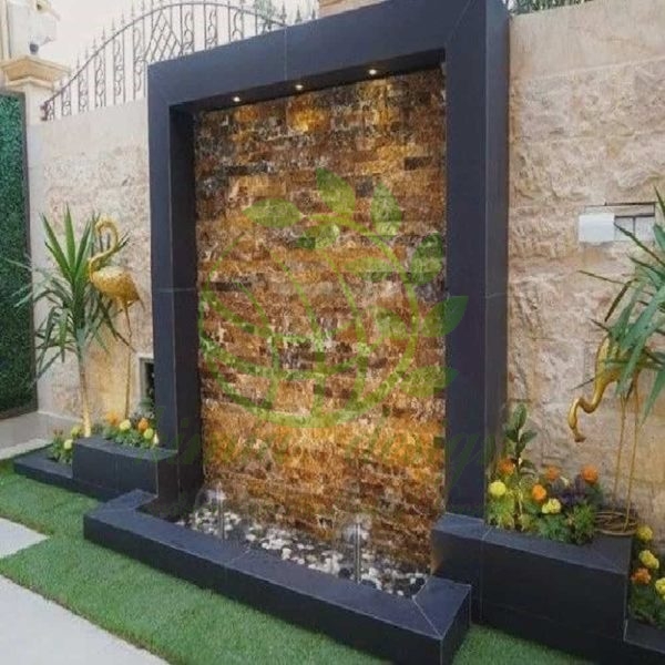 آبنما دیواری حیاط